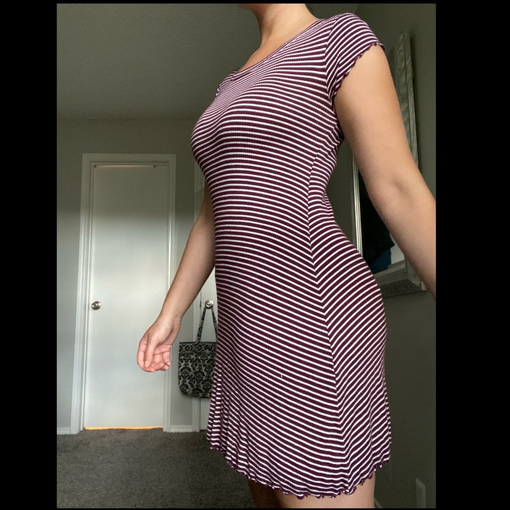 Offering a Forever 21 casual mini dress. Super stretchy and comfortable. - Picture 5 of 8